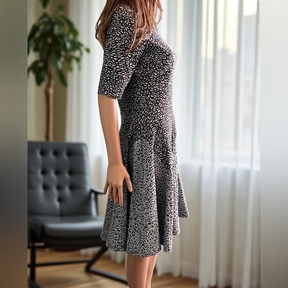 Gabby Skye Dresses & Skirts - Gabby Skye Fit & Flare Dress. Light Blue & Black Geometric Print. Size 4